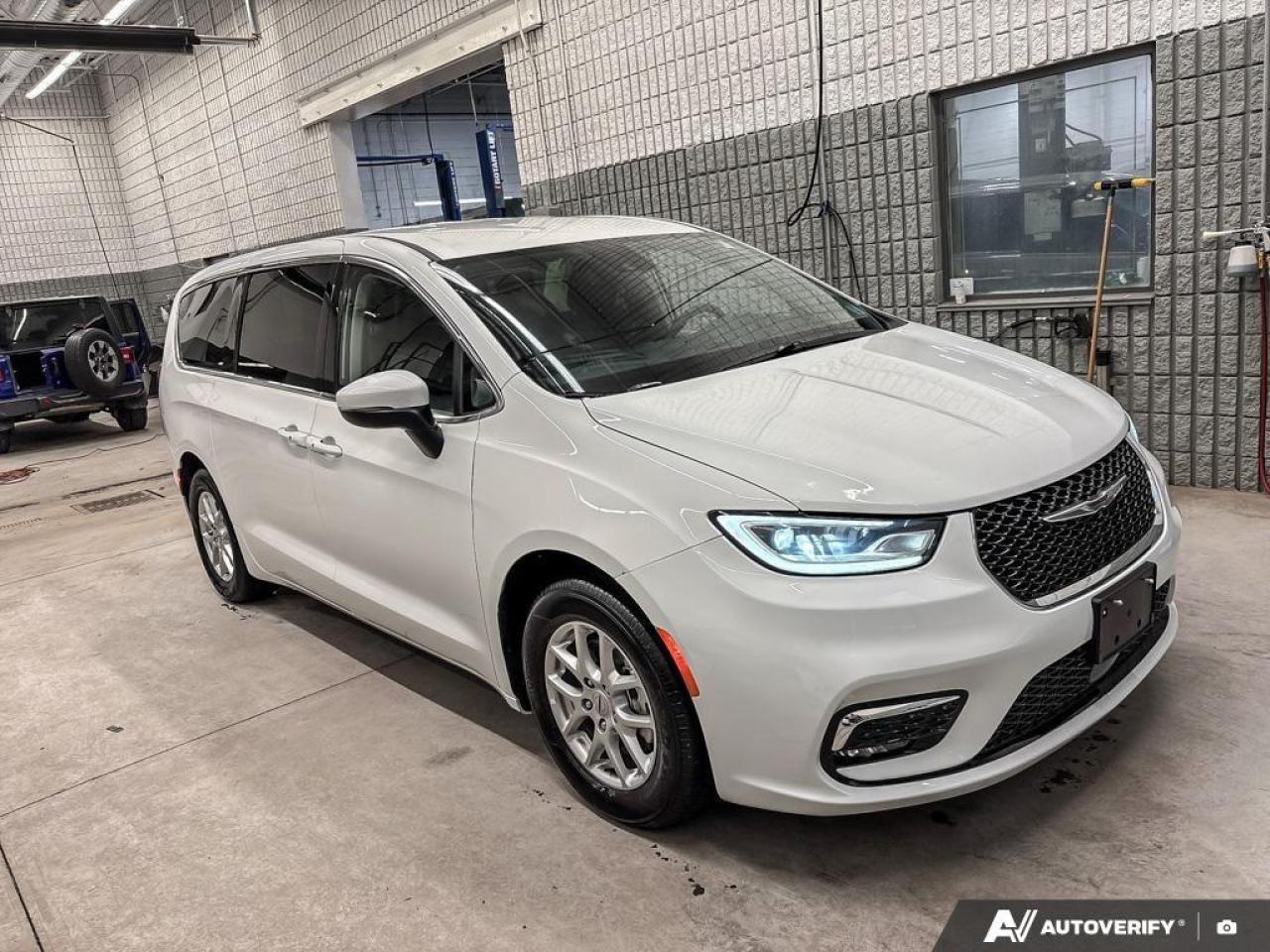 2023 Chrysler Pacifica Touring-L Front-Wheel Drive Passenger Van Photo