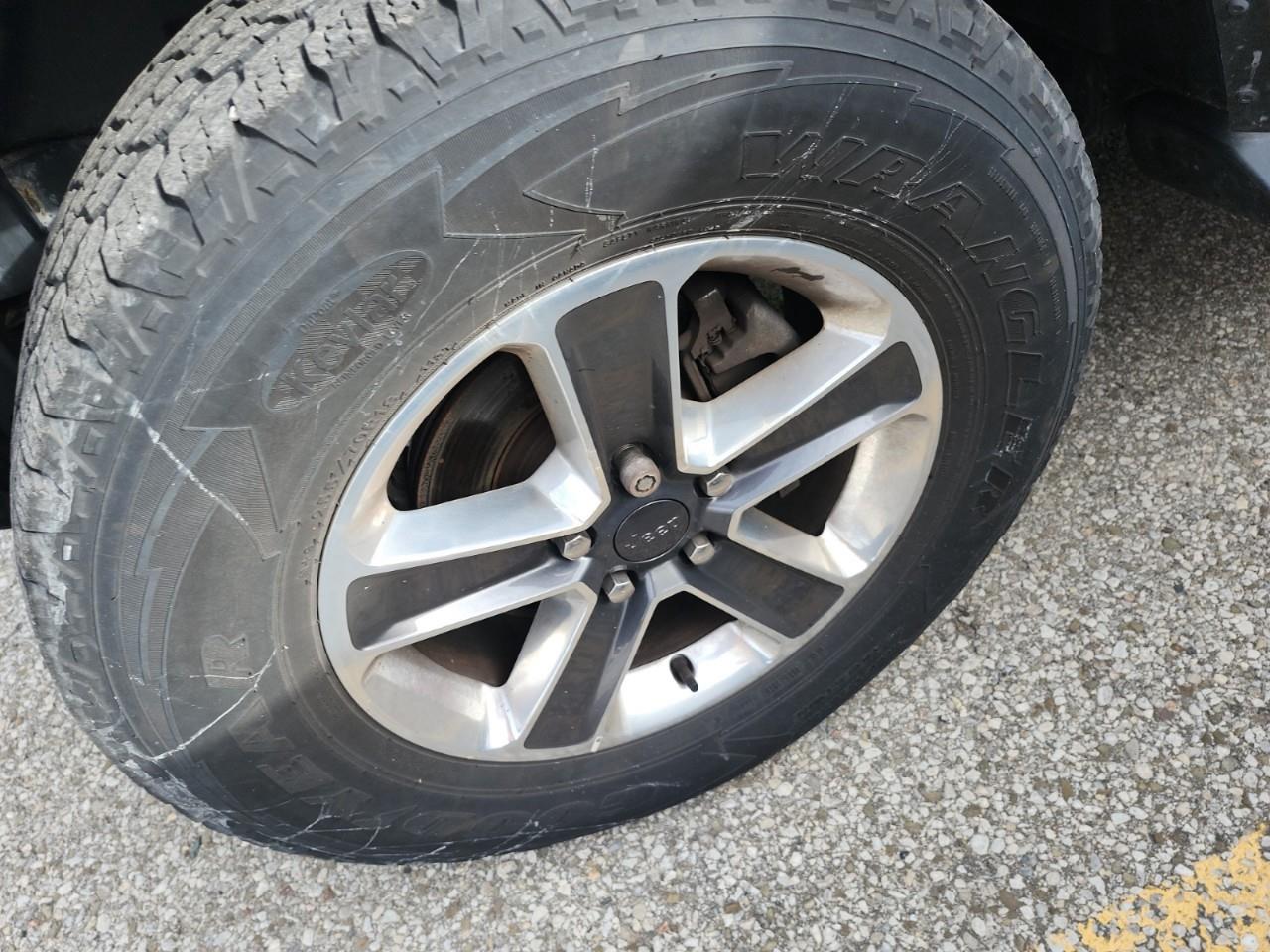 2023 Jeep Wrangler SAHARA 4DR 4X4 Photo4