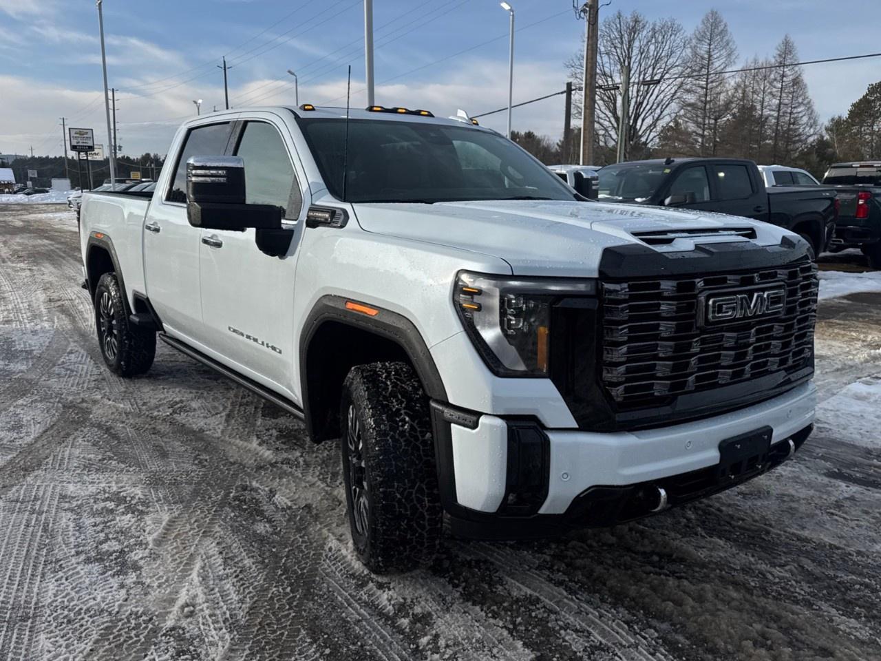 2026 GMC Sierra 3500HD 4WD Crew Cab Standard Box Denali Ultimate Photo2