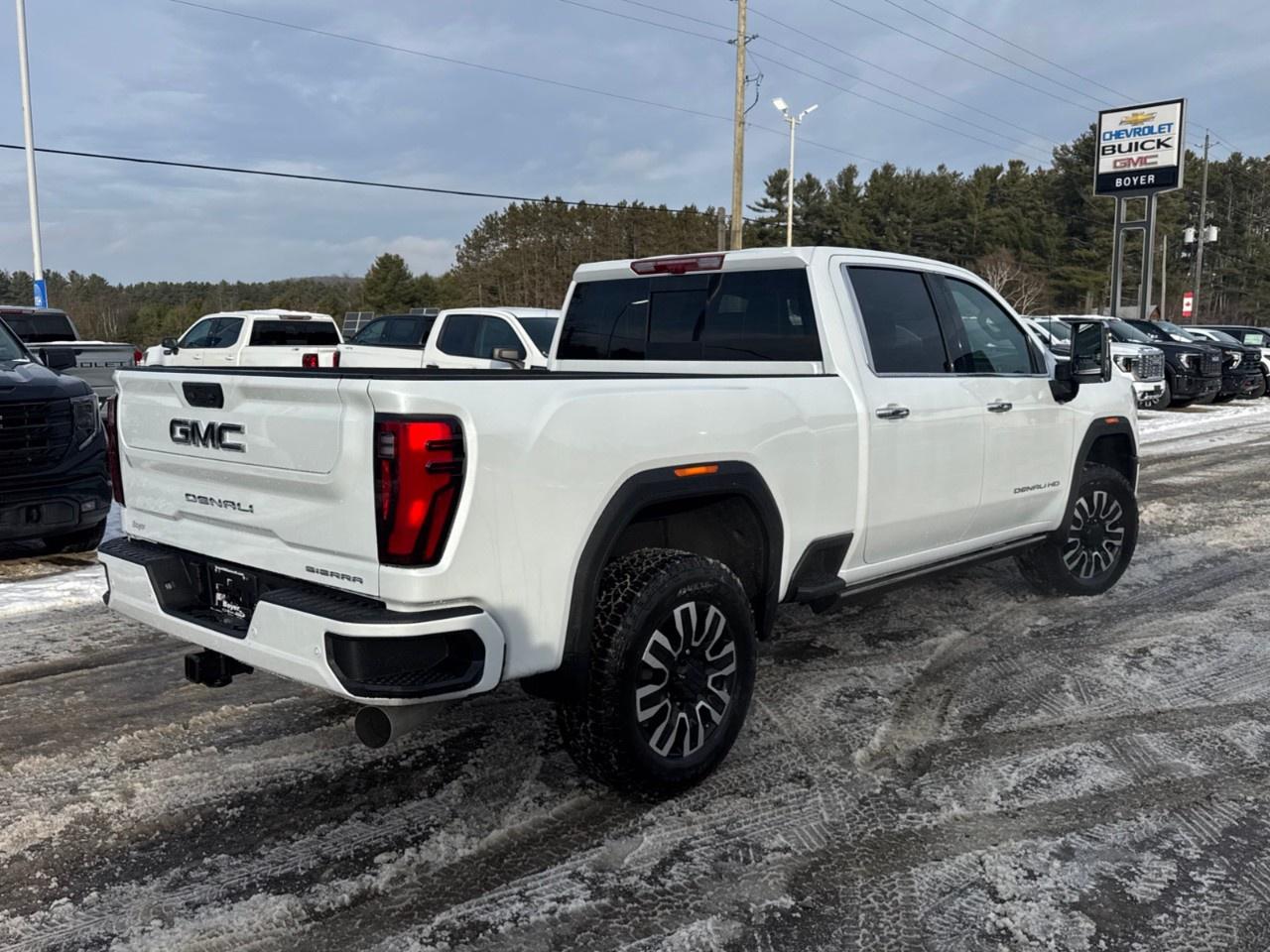 2026 GMC Sierra 3500HD 4WD Crew Cab Standard Box Denali Ultimate Photo4