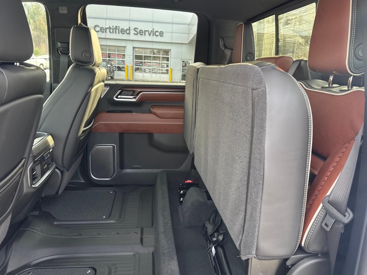 2026 GMC Sierra 3500HD 4WD Crew Cab Standard Box Denali Ultimate Photo