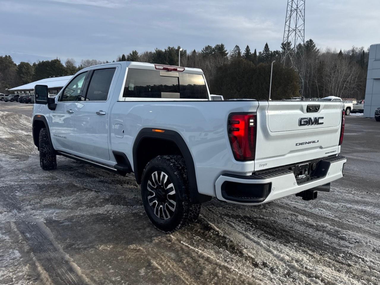 2026 GMC Sierra 3500HD 4WD Crew Cab Standard Box Denali Ultimate Photo