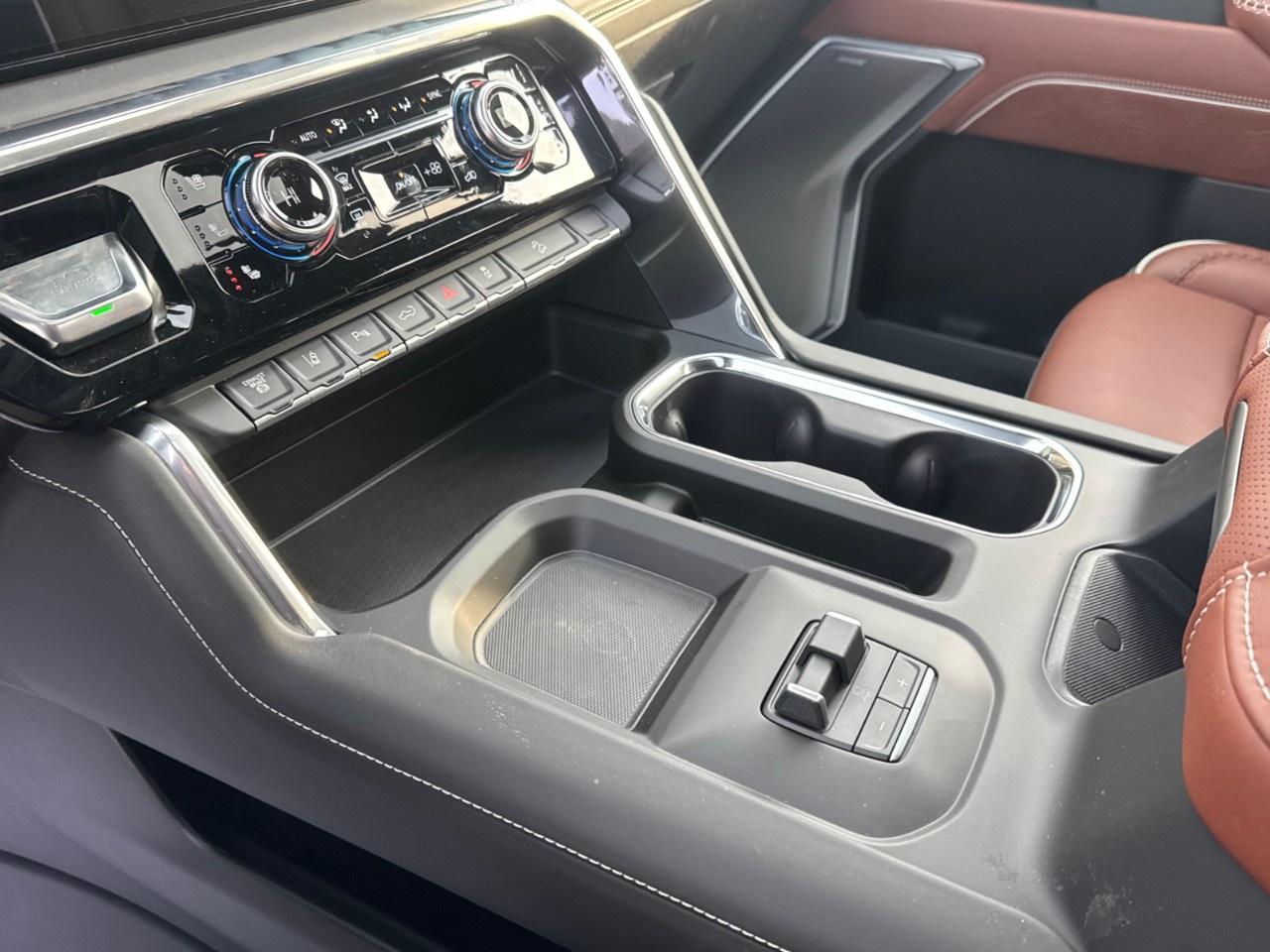 2026 GMC Sierra 3500HD 4WD Crew Cab Standard Box Denali Ultimate Photo