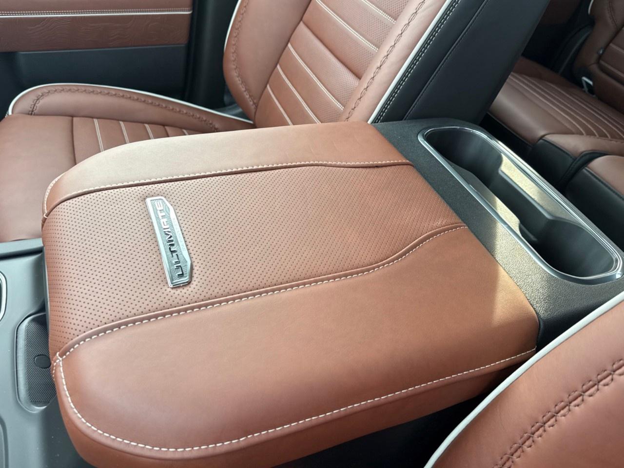 2026 GMC Sierra 3500HD 4WD Crew Cab Standard Box Denali Ultimate Photo