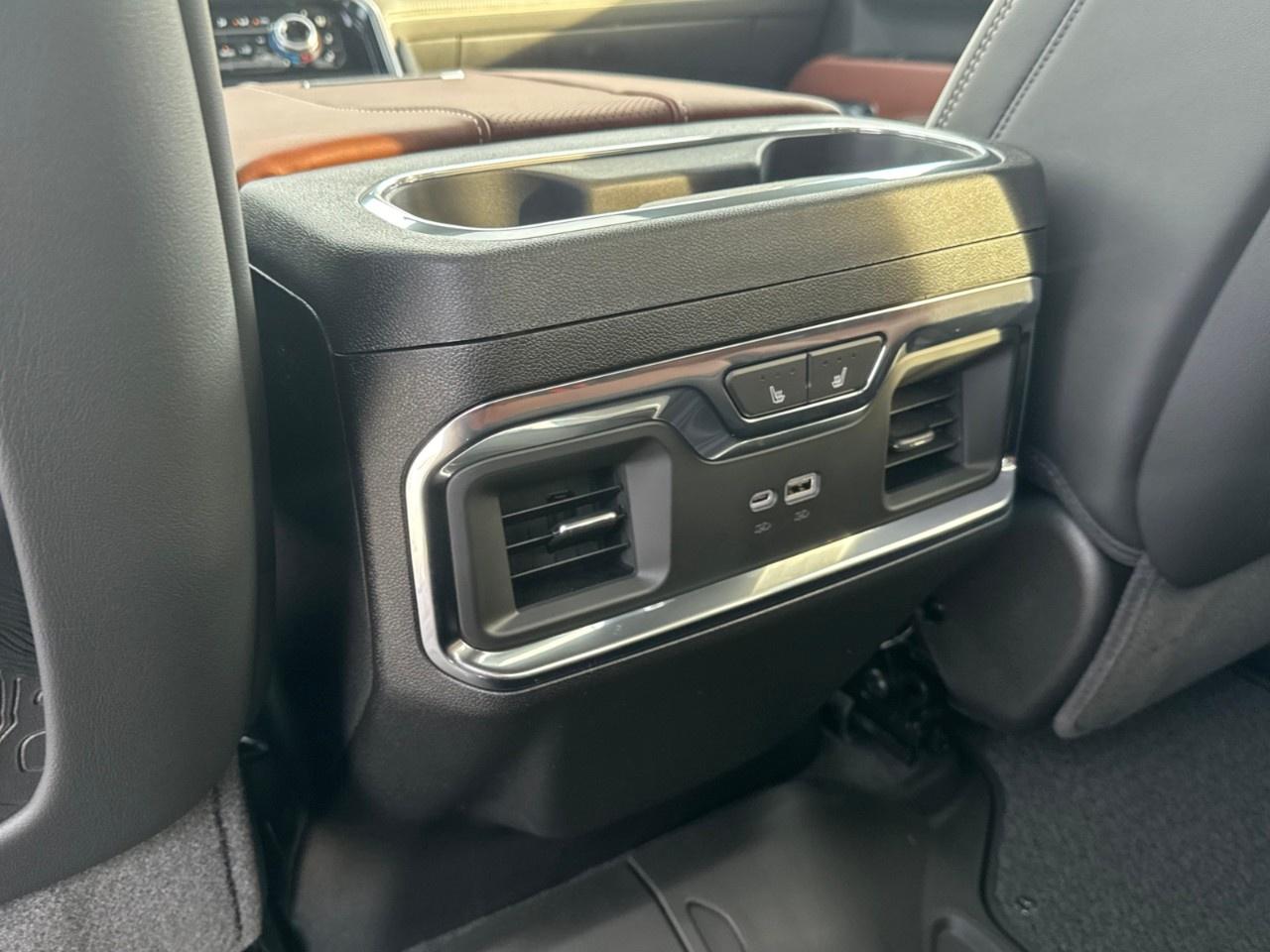 2026 GMC Sierra 3500HD 4WD Crew Cab Standard Box Denali Ultimate Photo