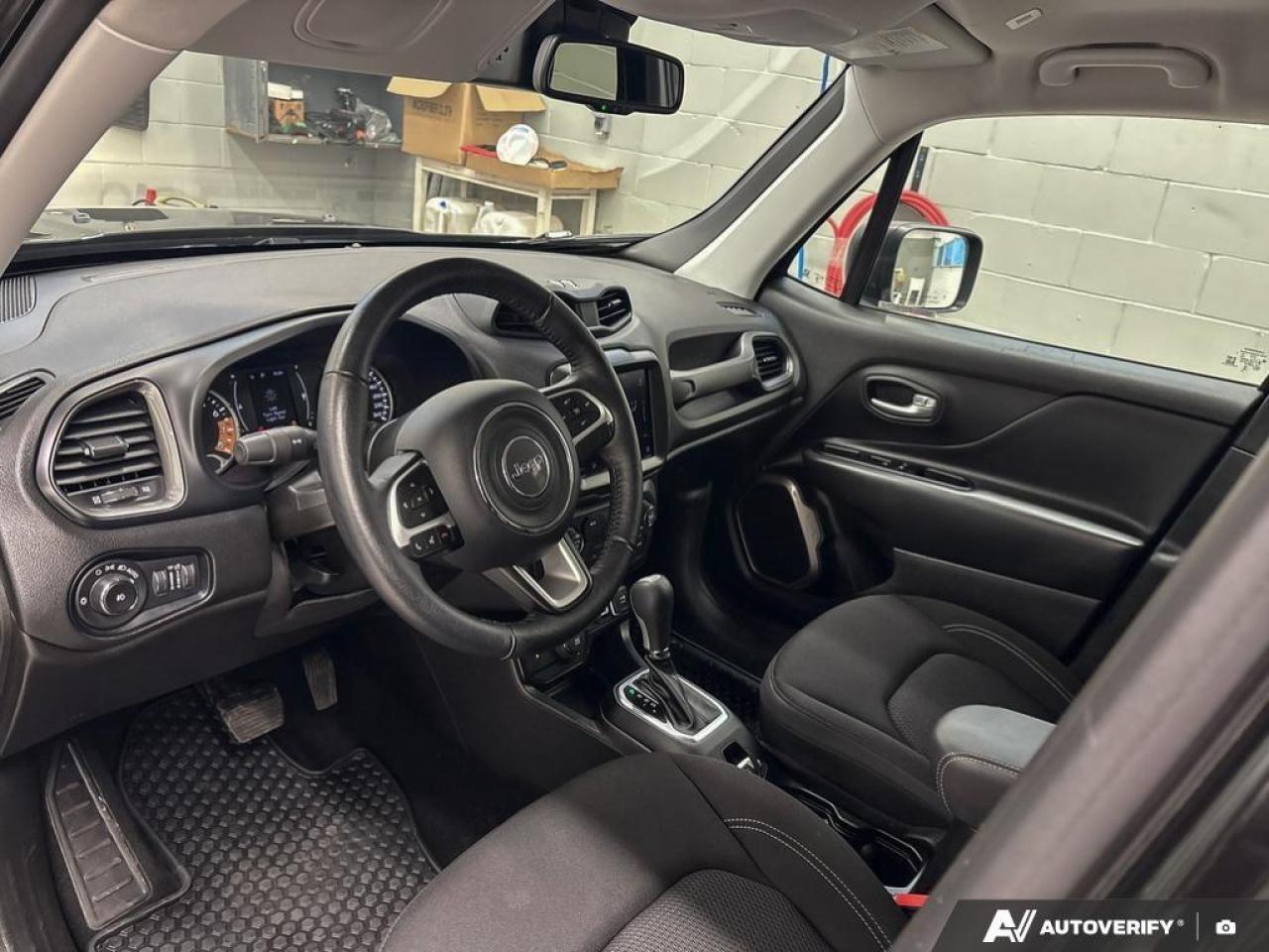 2023 Jeep Renegade North 4dr 4x4 Photo
