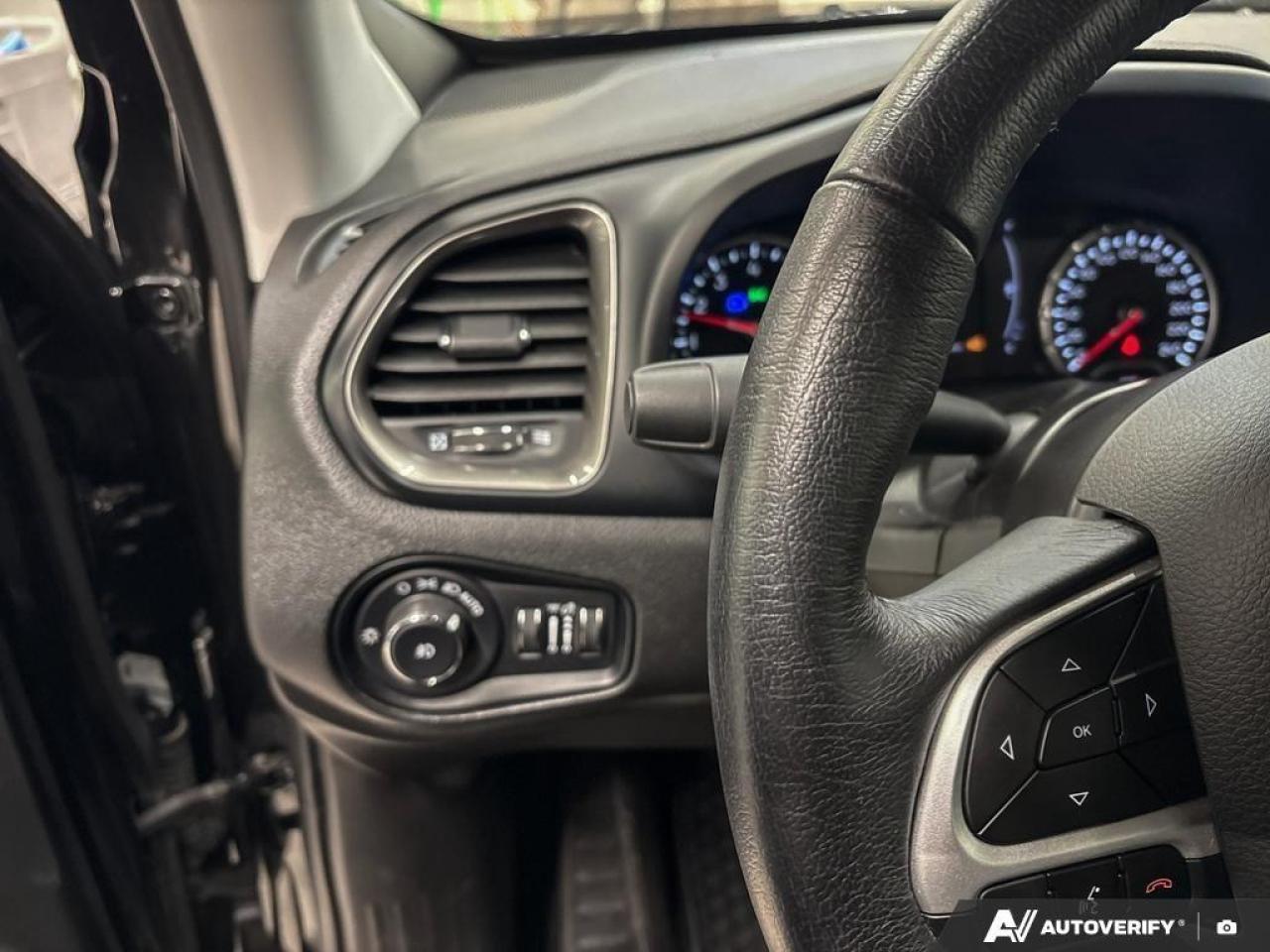 2023 Jeep Renegade North 4dr 4x4 Photo