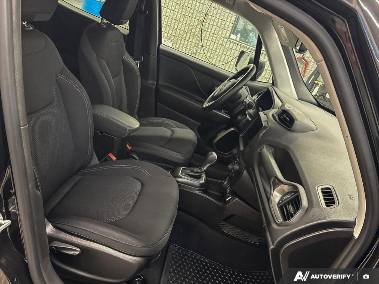 2023 Jeep Renegade North 4dr 4x4 Photo