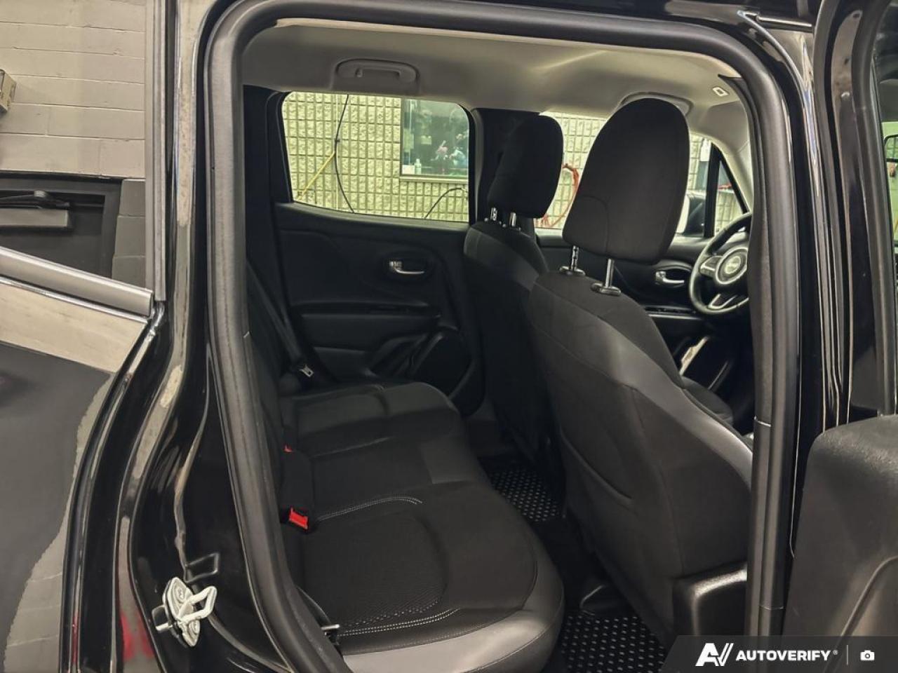 2023 Jeep Renegade North 4dr 4x4 Photo