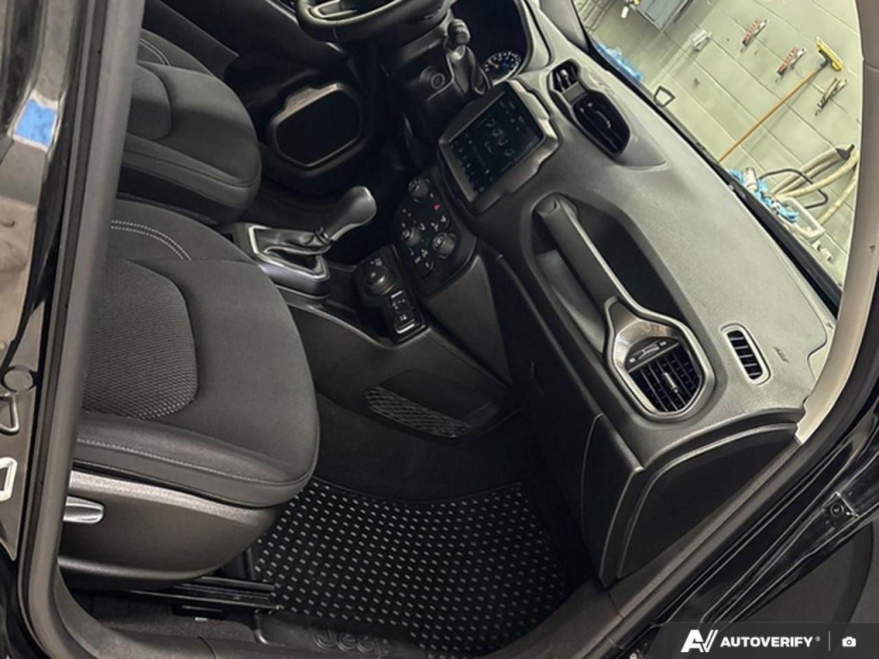 2023 Jeep Renegade North 4dr 4x4 Photo