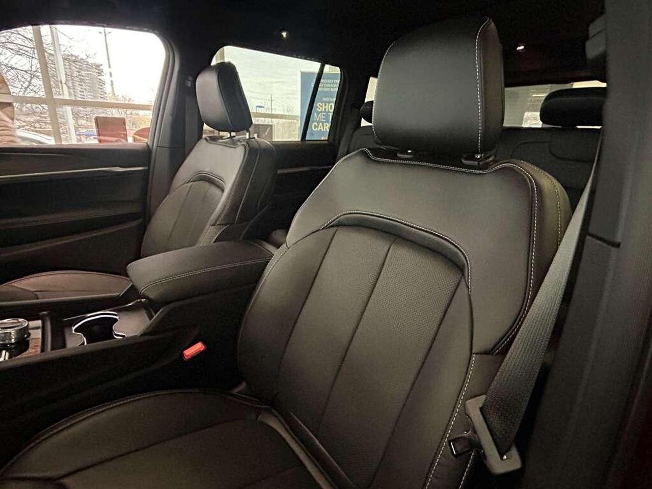 2026 Jeep Grand Cherokee Base 4dr 4x4 Photo