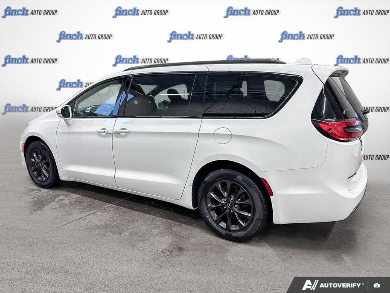 2022 Chrysler Pacifica Touring Front-Wheel Drive Passenger Van Photo