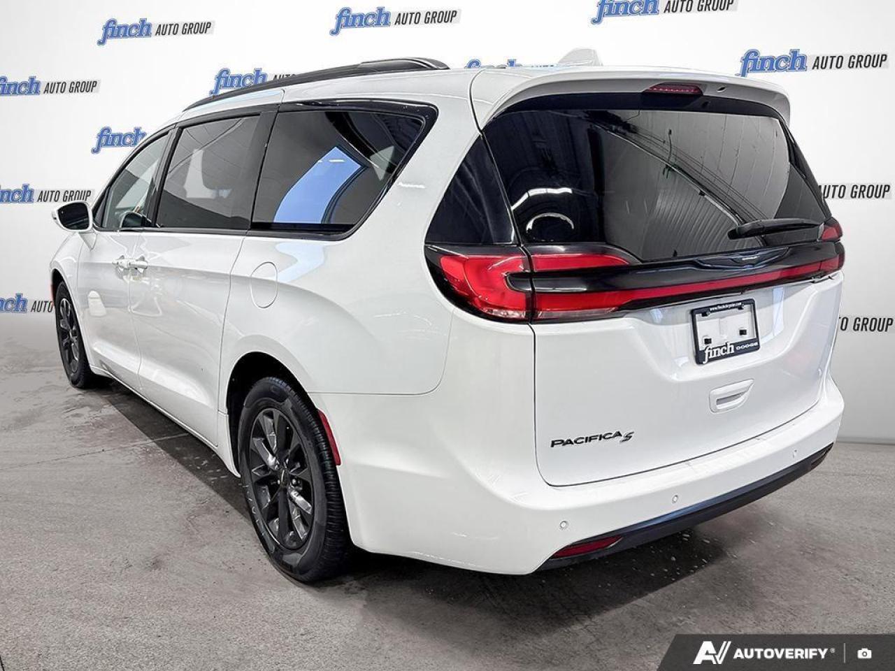 2022 Chrysler Pacifica Touring Front-Wheel Drive Passenger Van Photo3