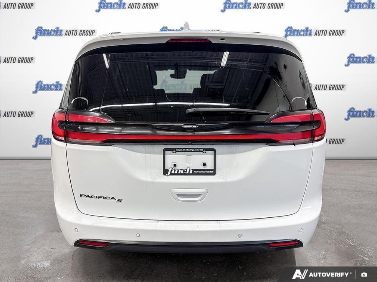 2022 Chrysler Pacifica Touring Front-Wheel Drive Passenger Van Photo
