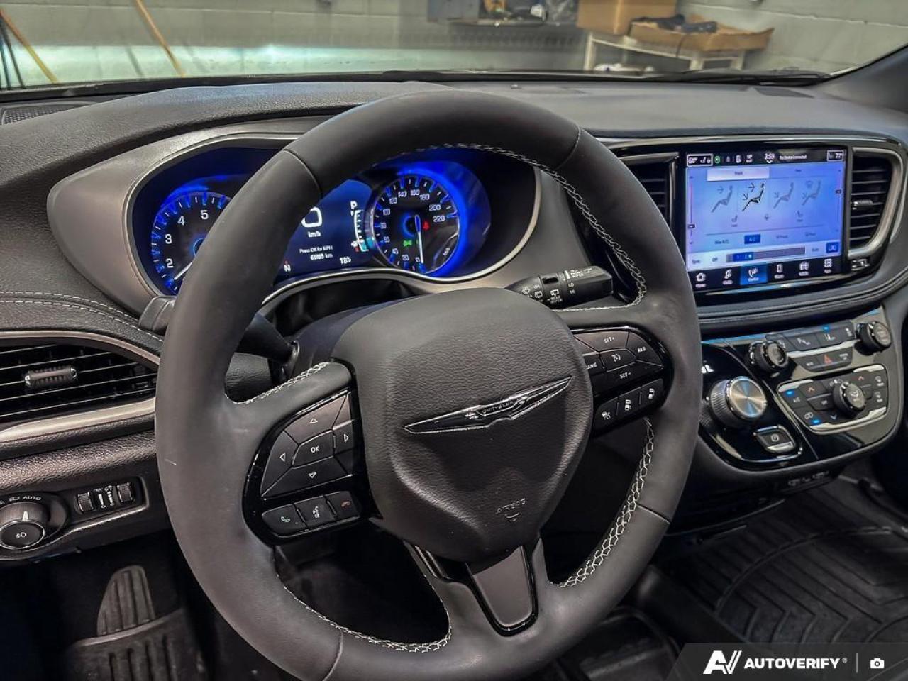 2022 Chrysler Pacifica Touring Front-Wheel Drive Passenger Van Photo