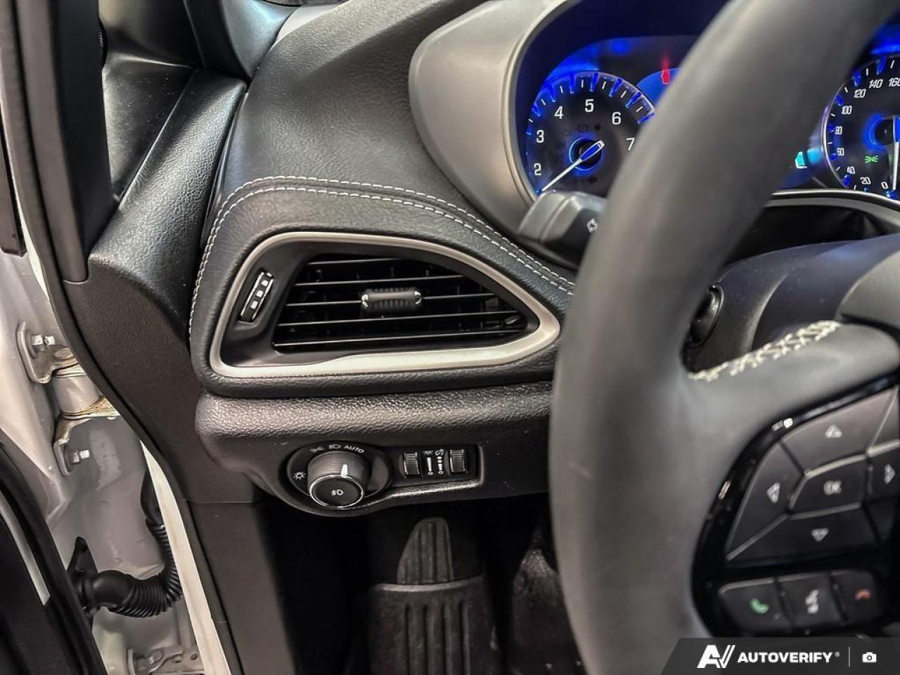 2022 Chrysler Pacifica Touring Front-Wheel Drive Passenger Van Photo