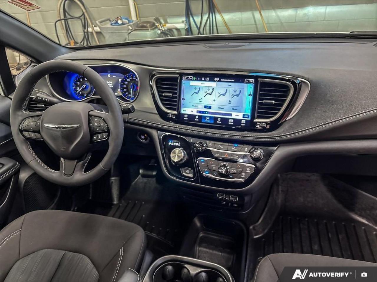 2022 Chrysler Pacifica Touring Front-Wheel Drive Passenger Van Photo