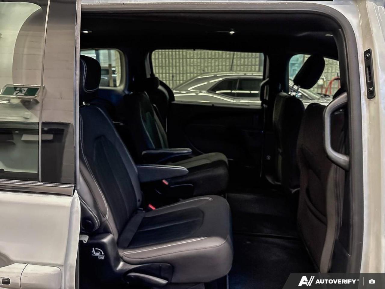 2022 Chrysler Pacifica Touring Front-Wheel Drive Passenger Van Photo