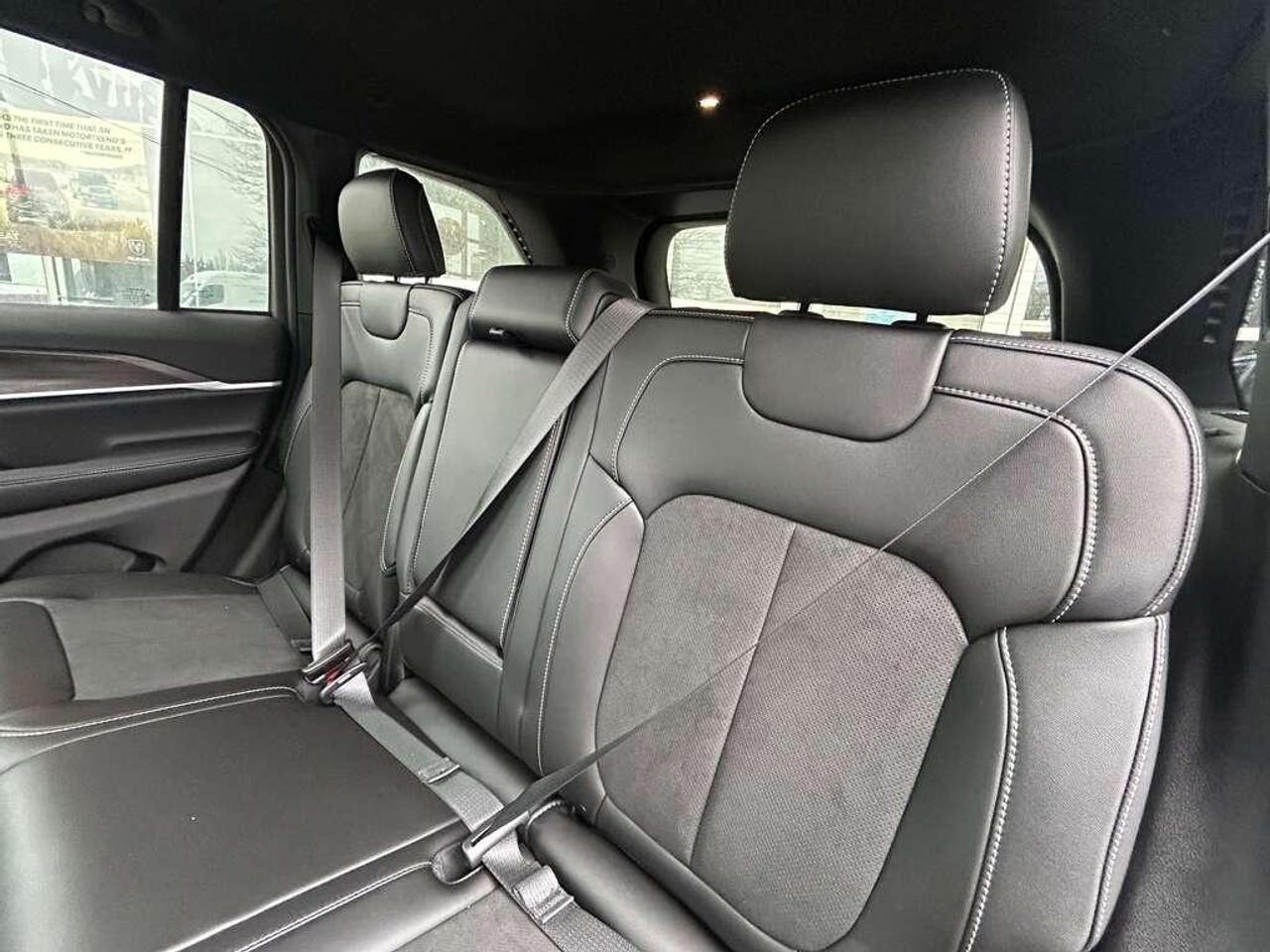 2026 Jeep Grand Cherokee Base 4dr 4x4 Photo