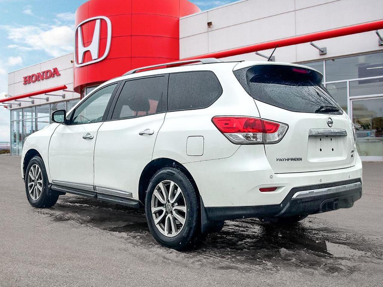 2016 Nissan Pathfinder  Photo3