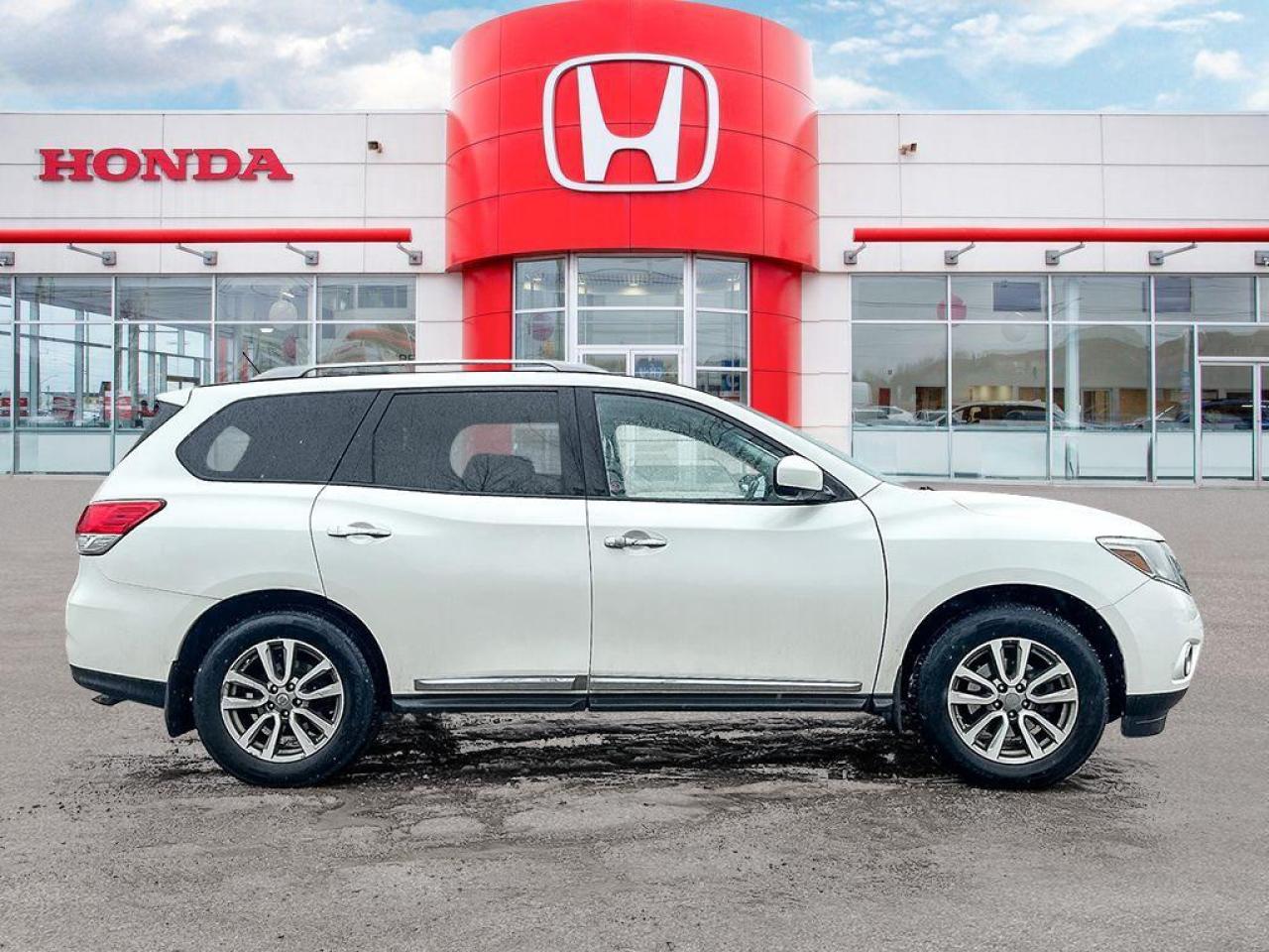 2016 Nissan Pathfinder  Photo