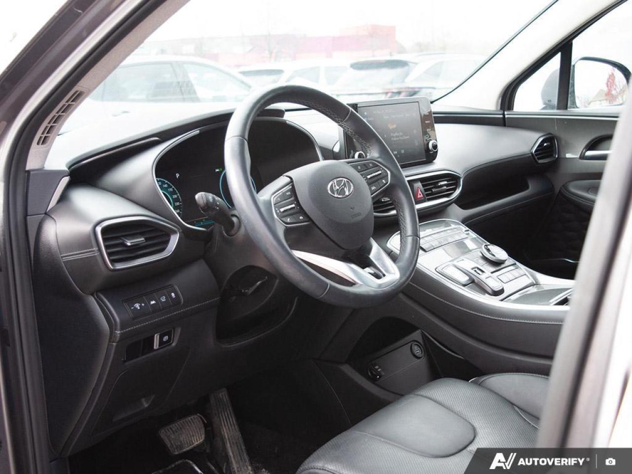 2022 Hyundai Santa Fe HEV Luxury 4dr All-Wheel Drive Photo