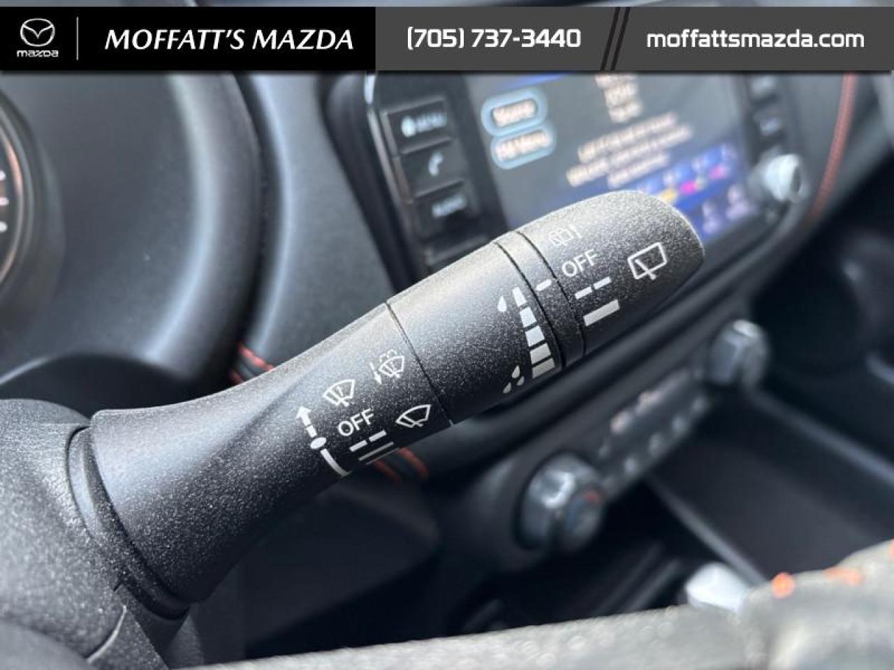 2021 Nissan Kicks SR Photo