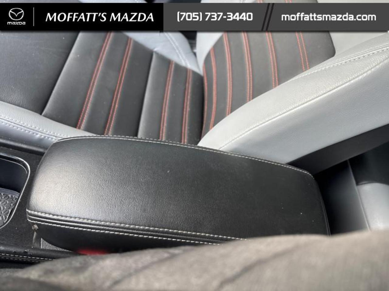 2021 Nissan Kicks SR Photo