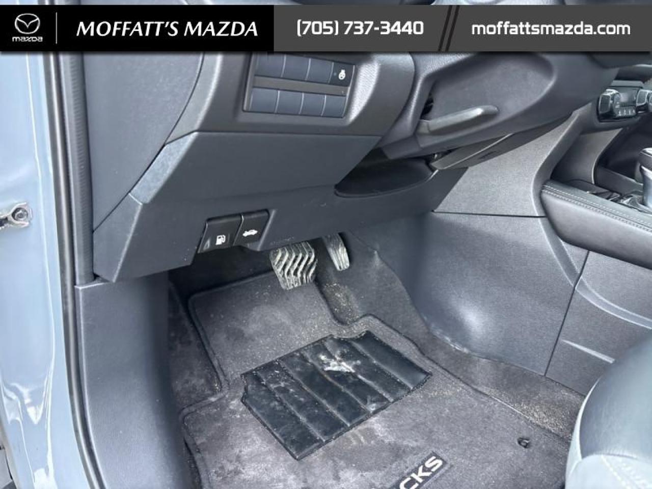 2021 Nissan Kicks SR Photo