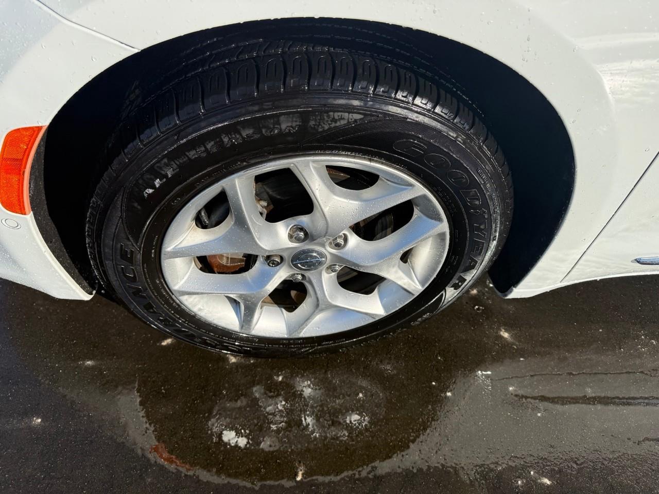 2020 Chrysler Pacifica Touring-L Front-Wheel Drive Passenger Van Photo3