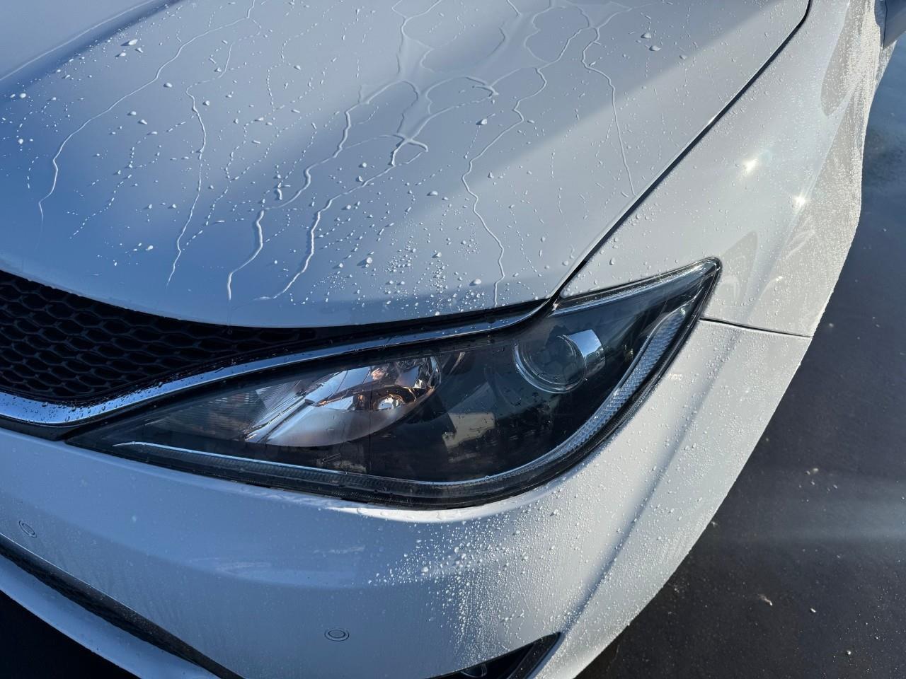 2020 Chrysler Pacifica Touring-L Front-Wheel Drive Passenger Van Photo