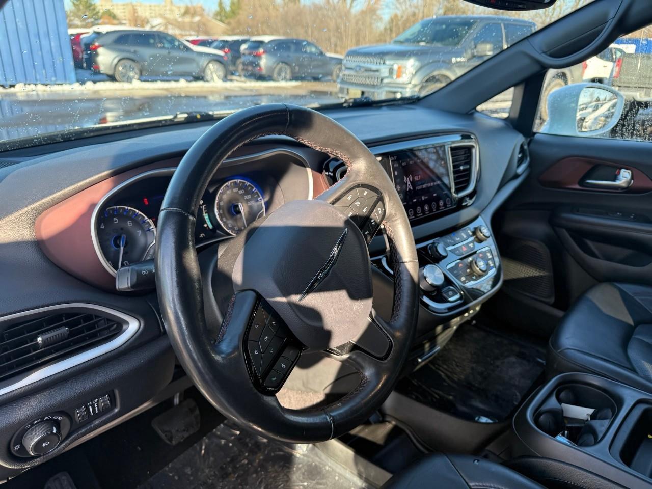 2020 Chrysler Pacifica Touring-L Front-Wheel Drive Passenger Van Photo