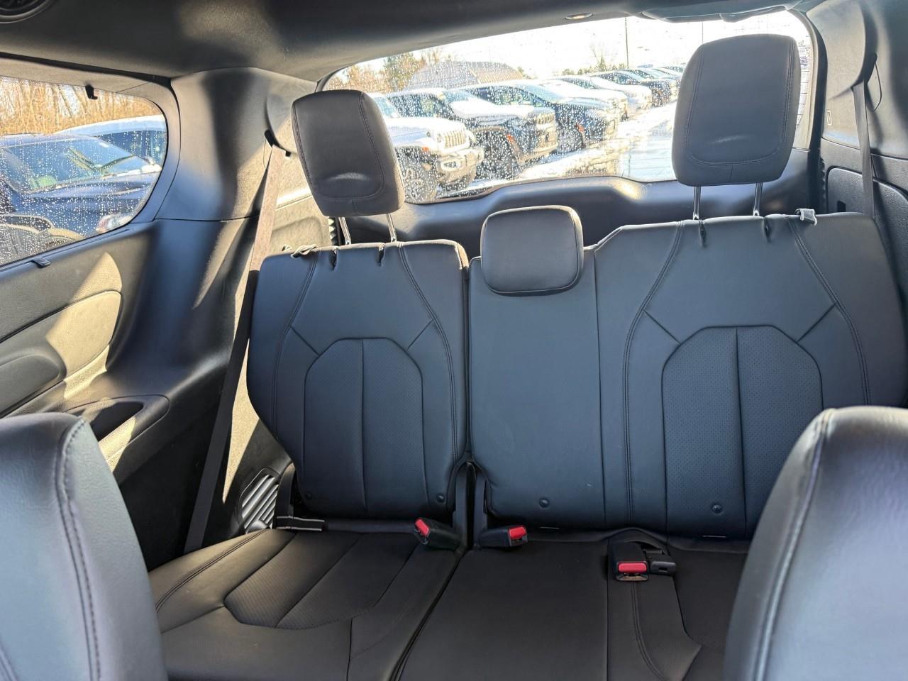 2020 Chrysler Pacifica Touring-L Front-Wheel Drive Passenger Van Photo