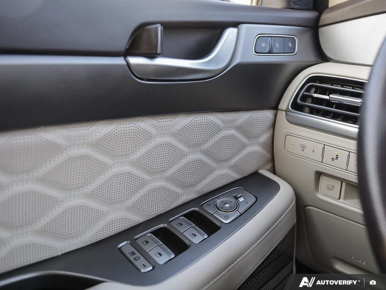 2020 Hyundai PALISADE Ultimate 7 Passenger CP 4dr All-Wheel Drive Photo