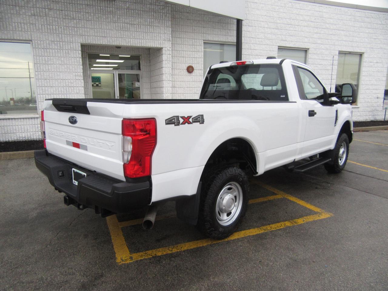 2022 Ford F-250 4X4 GAS 8FT LONG BOX Photo