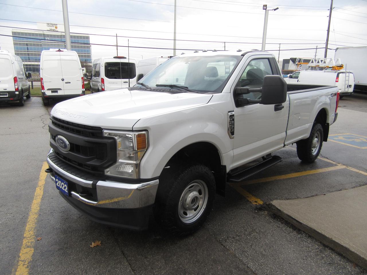 2022 Ford F-250 4X4 GAS 8FT LONG BOX Photo