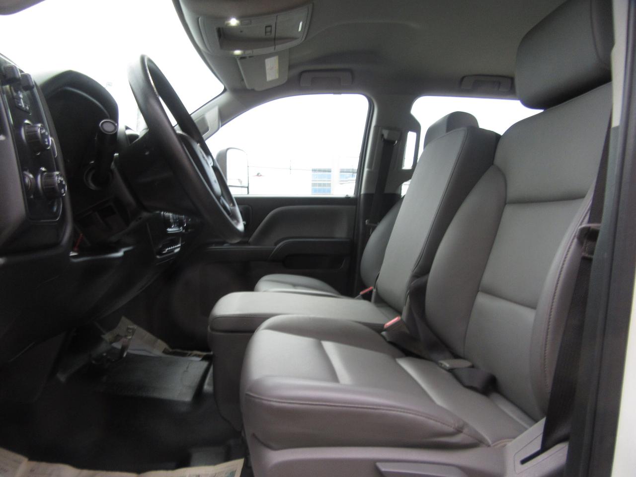 2022 International CV 515 DURAMAX DIESEL 4X4 12FT FLATDECK Photo