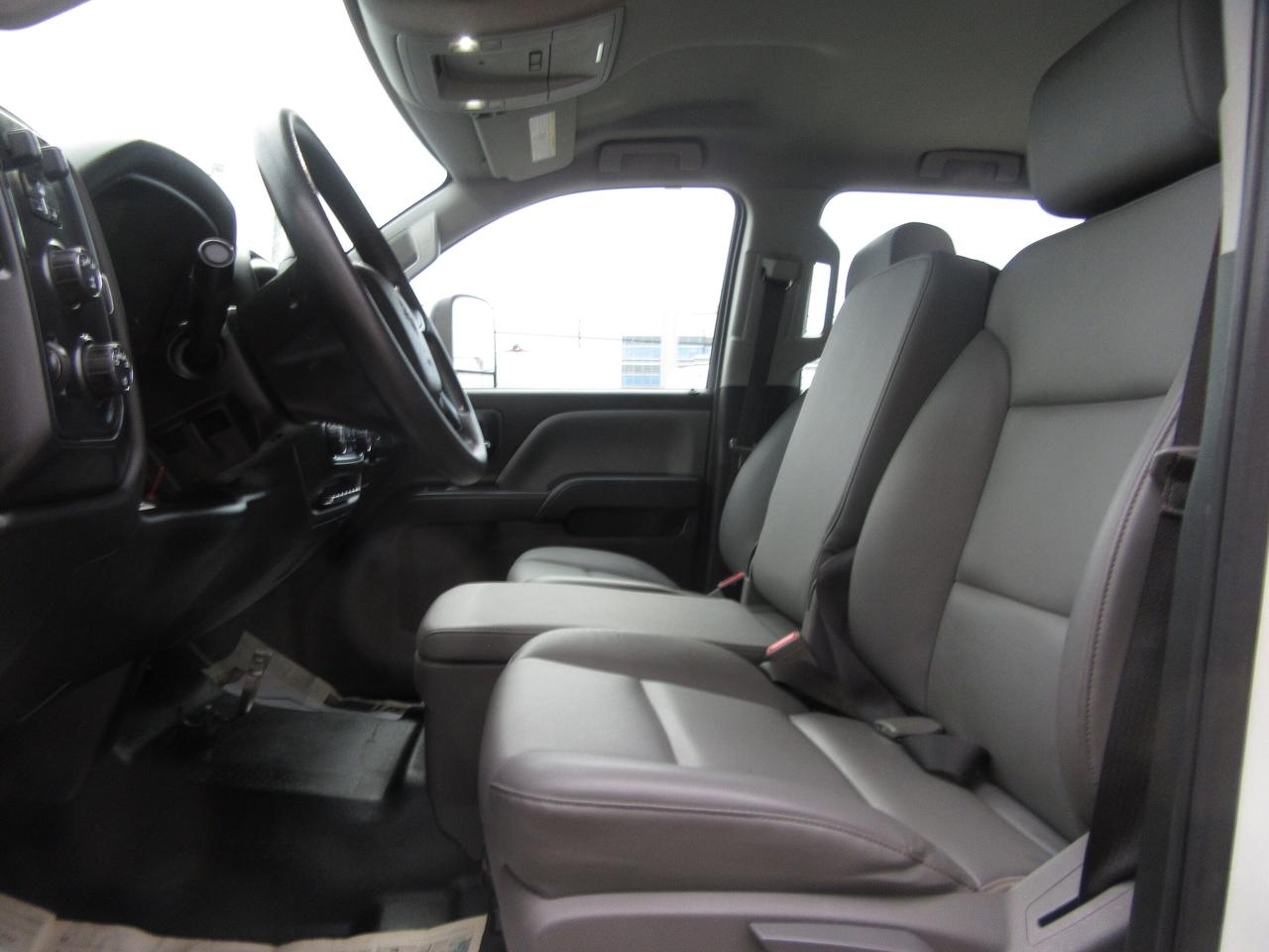 2022 International CV 515 DURAMAX DIESEL 4X4 12FT FLATDECK Photo3