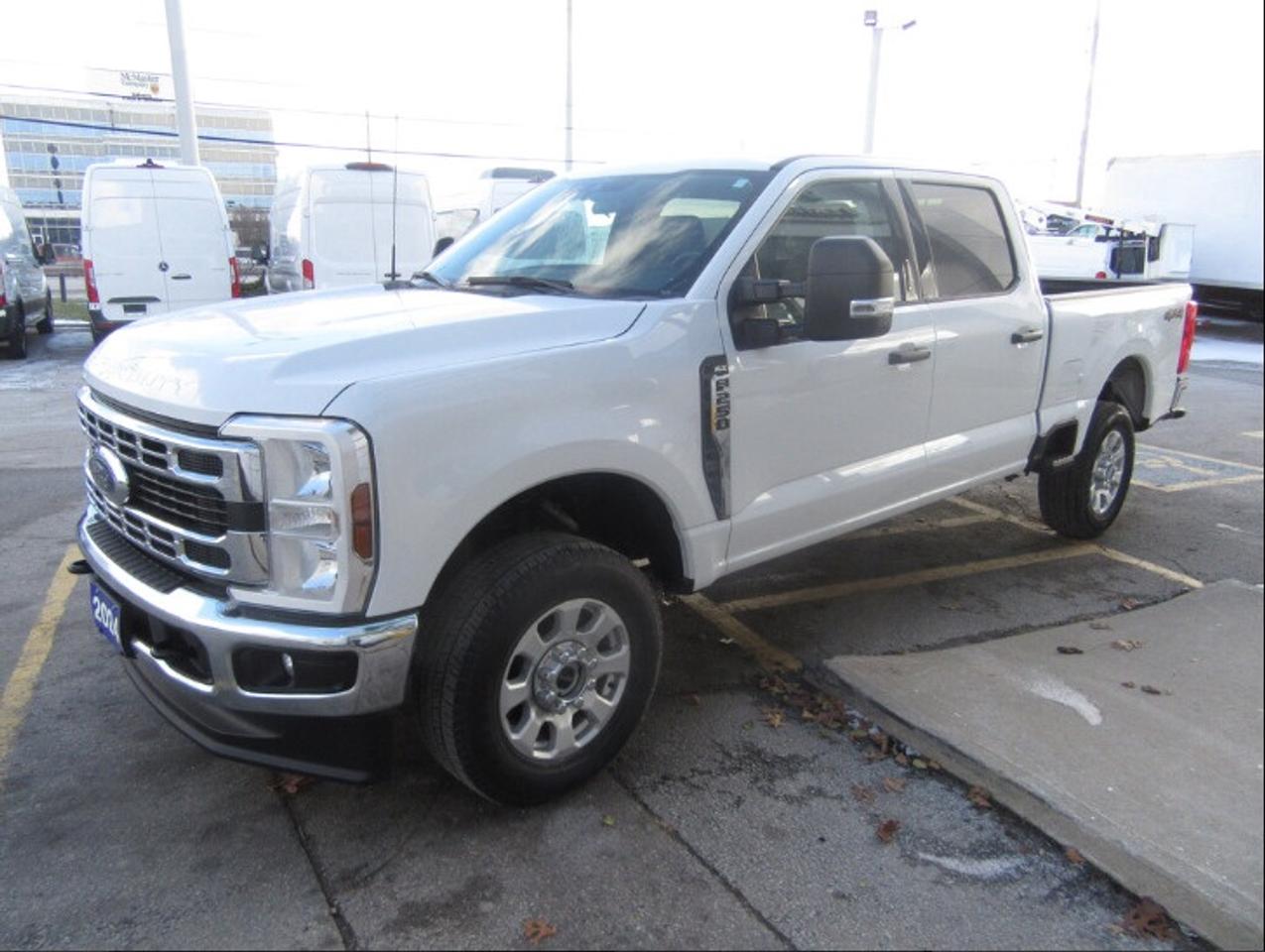 2024 Ford F-350 CREW CAB XLT 4X4 6.8FT BOX Photo4