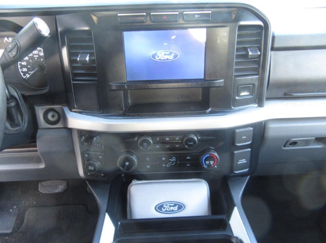 2024 Ford F-350 CREW CAB XLT 4X4 6.8FT BOX Photo