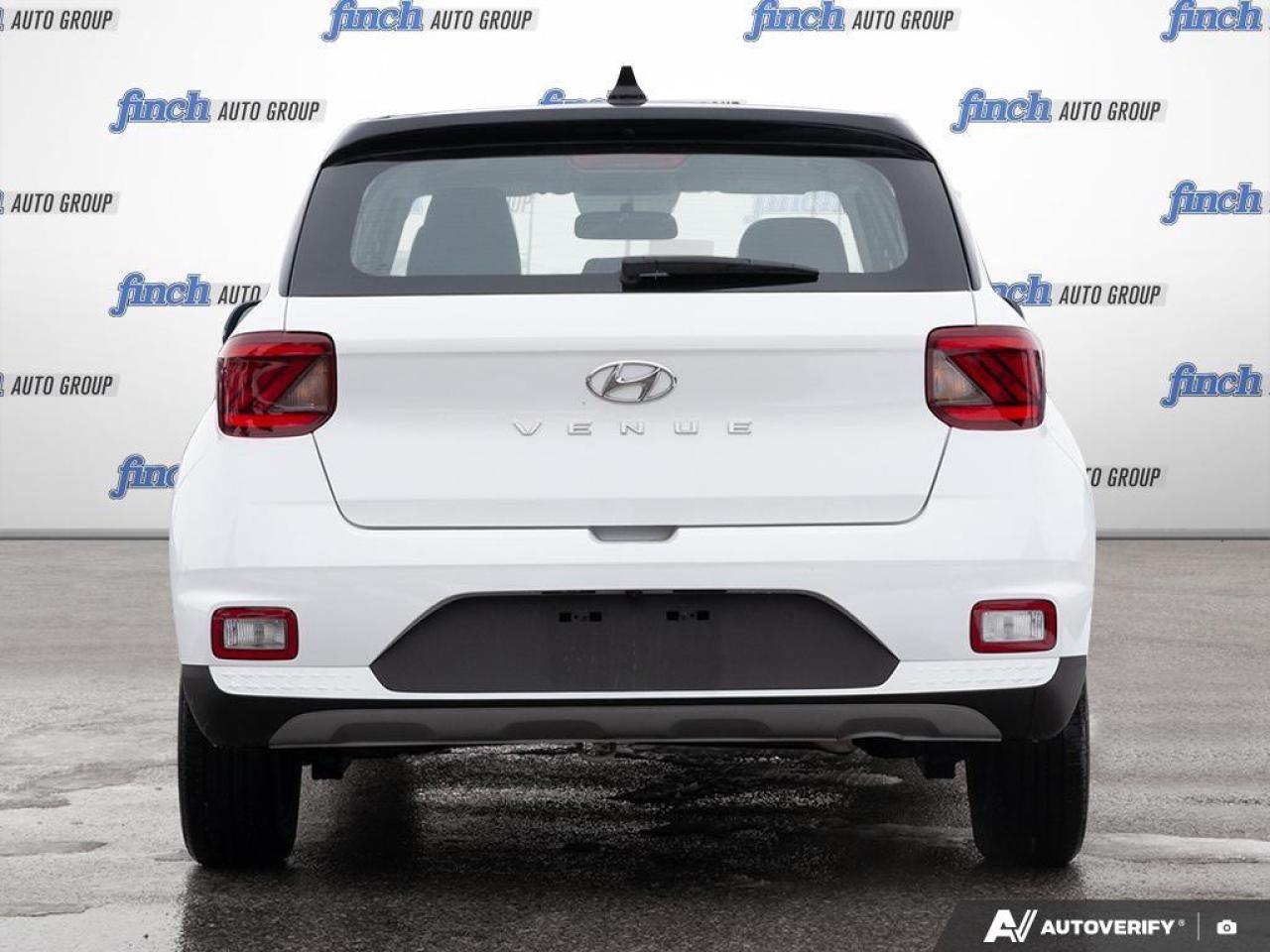 2022 Hyundai Venue Essential w/Two-Tone 4dr Front-Wheel Drive Photo