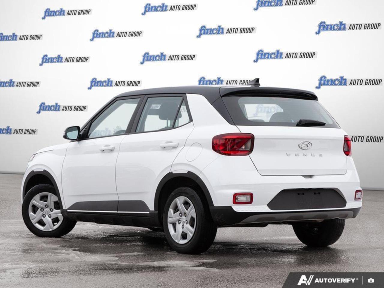 2022 Hyundai Venue Essential w/Two-Tone 4dr Front-Wheel Drive Photo3