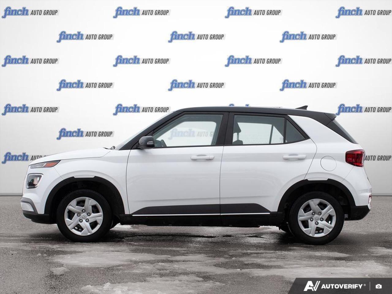 2022 Hyundai Venue Essential w/Two-Tone 4dr Front-Wheel Drive Photo2