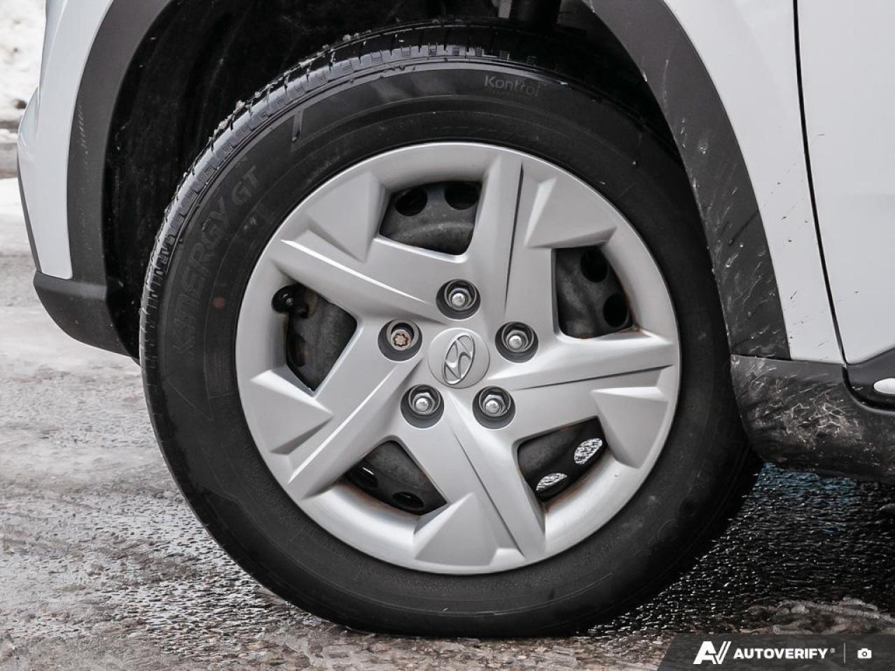 2022 Hyundai Venue Essential w/Two-Tone 4dr Front-Wheel Drive Photo