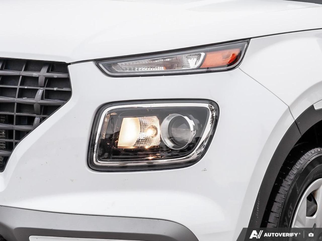 2022 Hyundai Venue Essential w/Two-Tone 4dr Front-Wheel Drive Photo