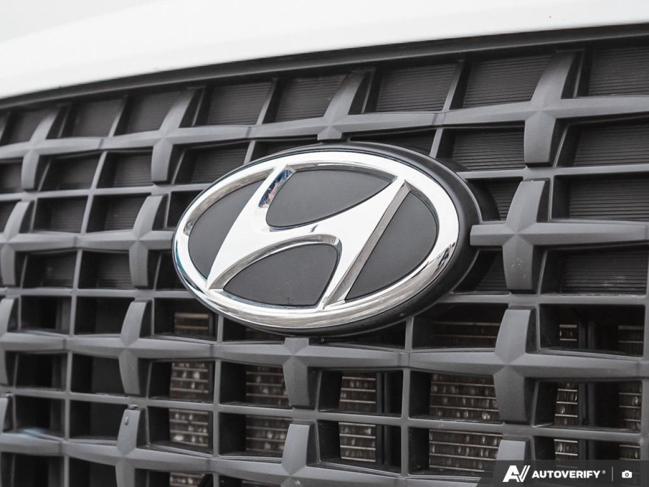 2022 Hyundai Venue Essential w/Two-Tone 4dr Front-Wheel Drive Photo