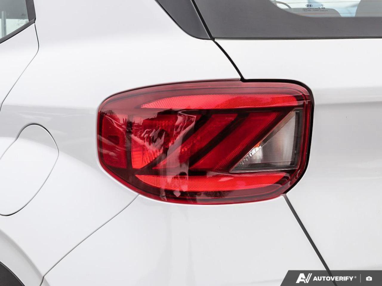 2022 Hyundai Venue Essential w/Two-Tone 4dr Front-Wheel Drive Photo