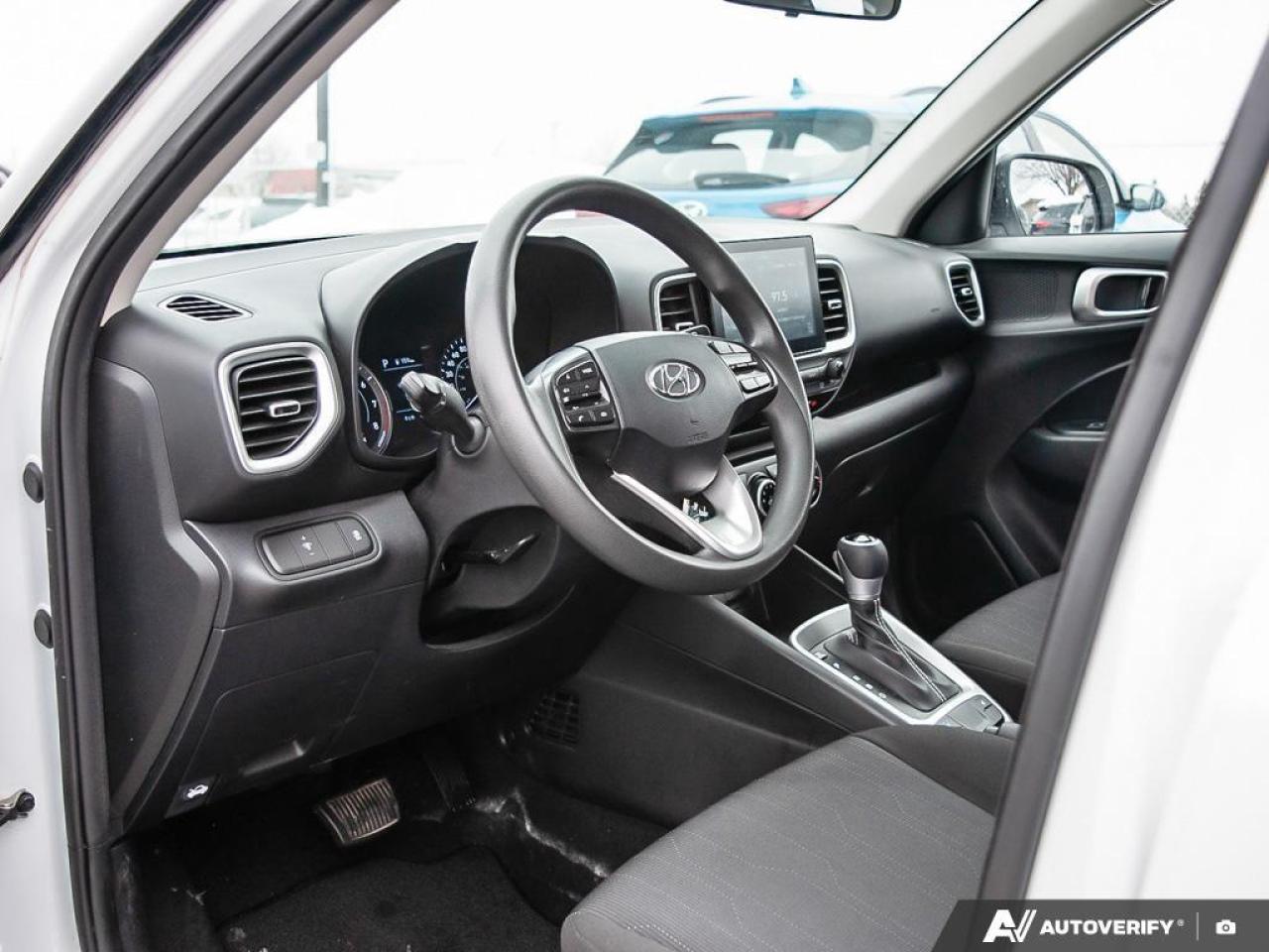 2022 Hyundai Venue Essential w/Two-Tone 4dr Front-Wheel Drive Photo