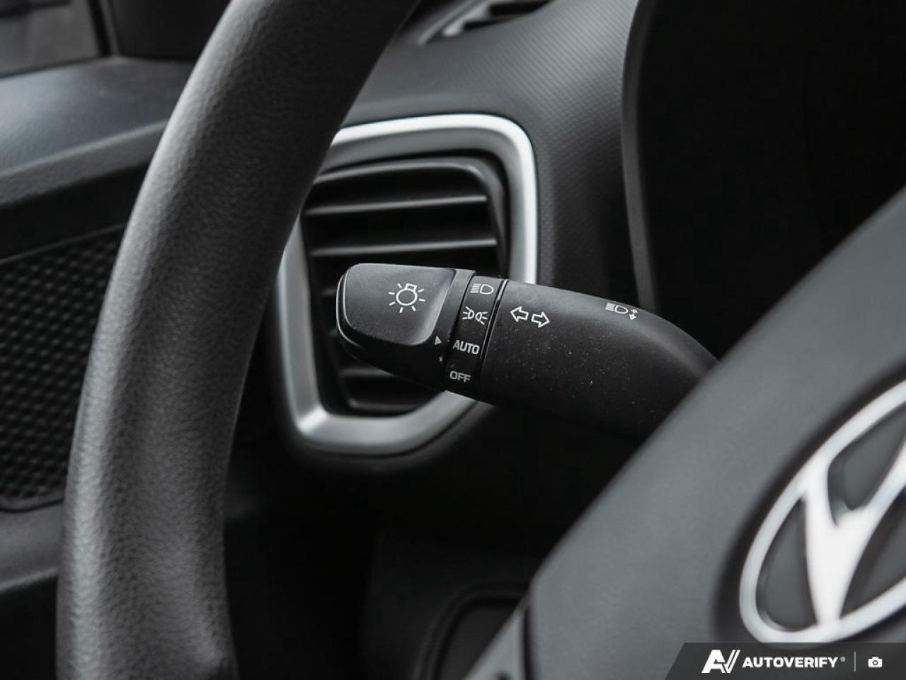 2022 Hyundai Venue Essential w/Two-Tone 4dr Front-Wheel Drive Photo