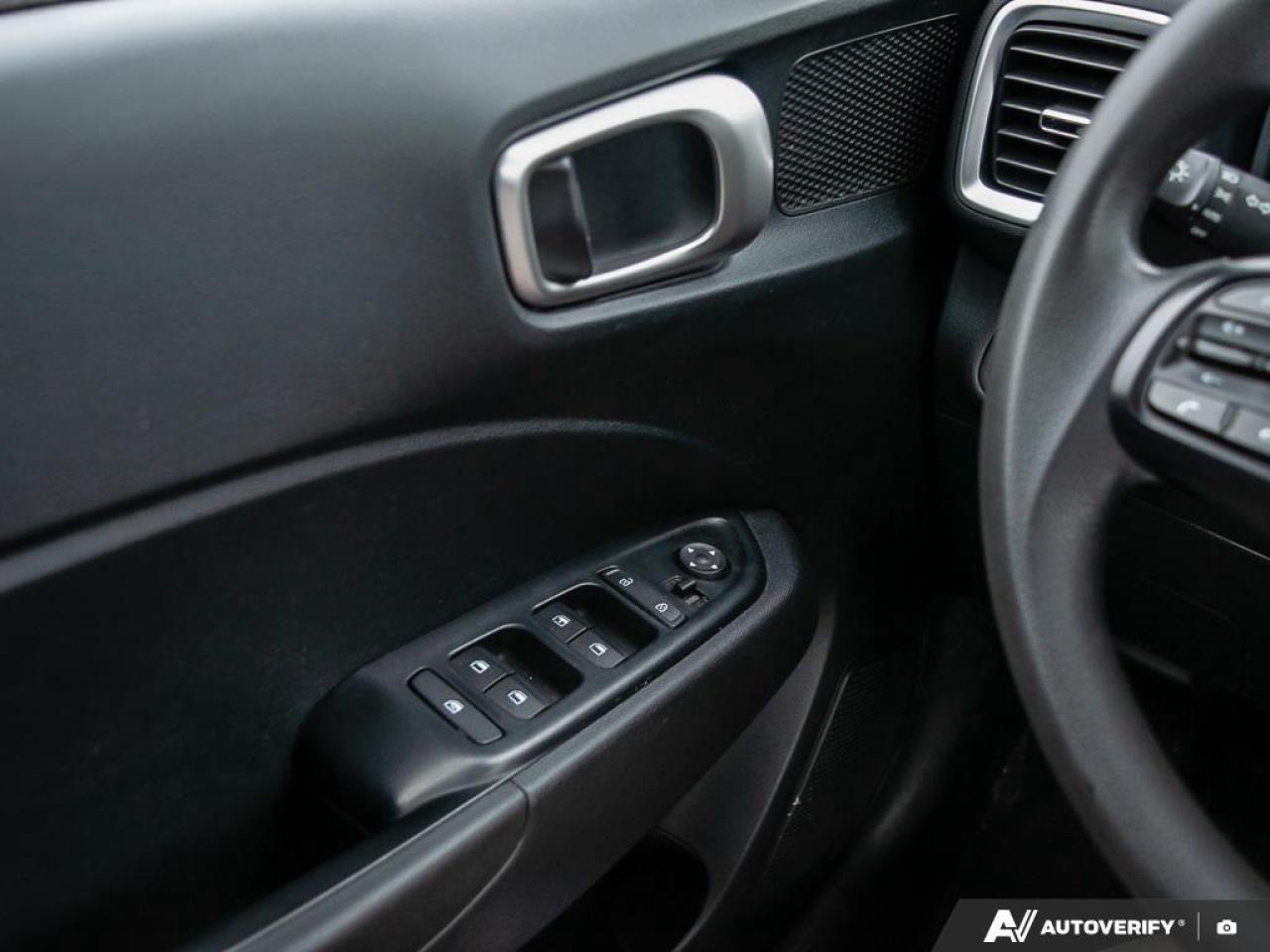 2022 Hyundai Venue Essential w/Two-Tone 4dr Front-Wheel Drive Photo